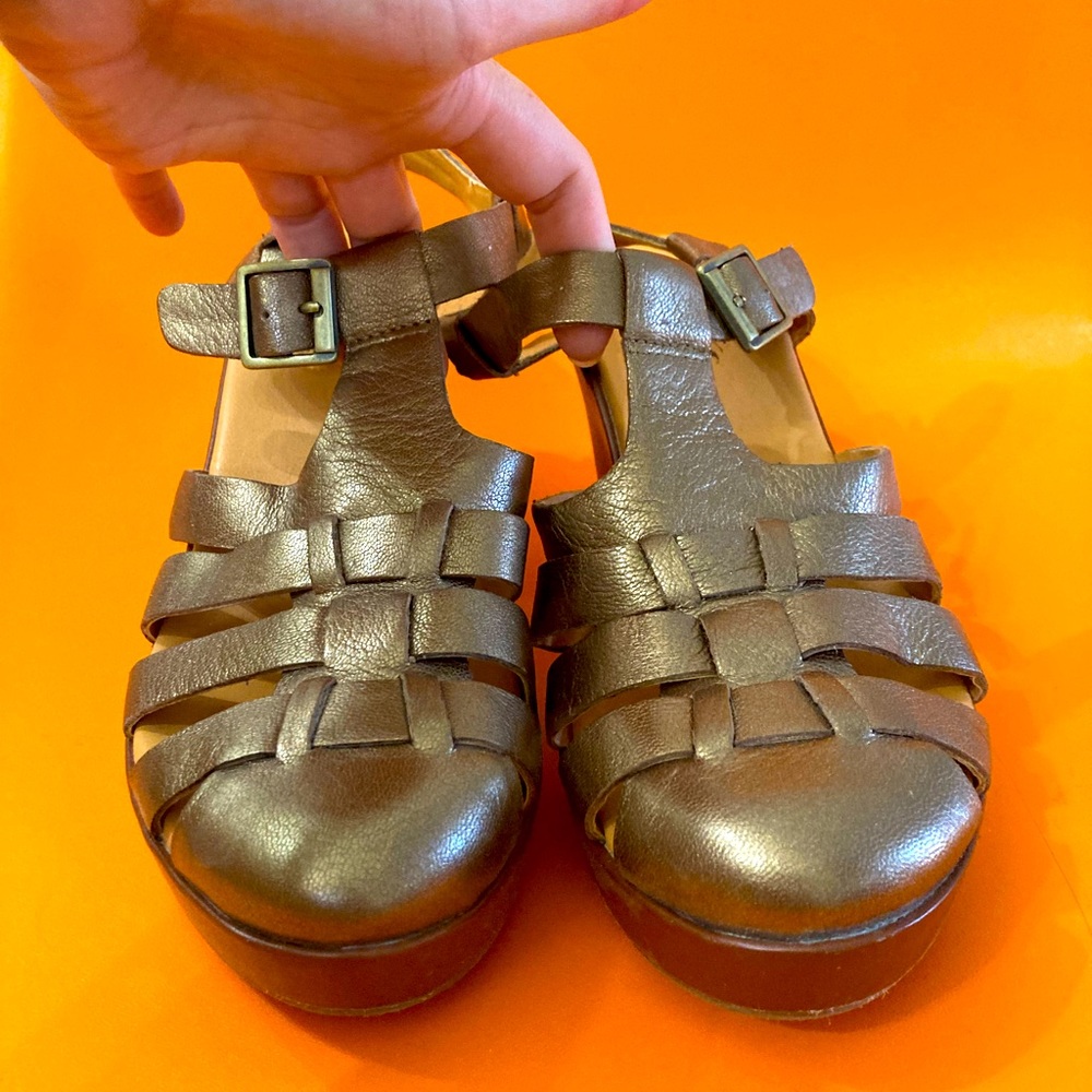 Bronze Gold Fisherman Vintage Korks Sandal heels 8 hard to find!